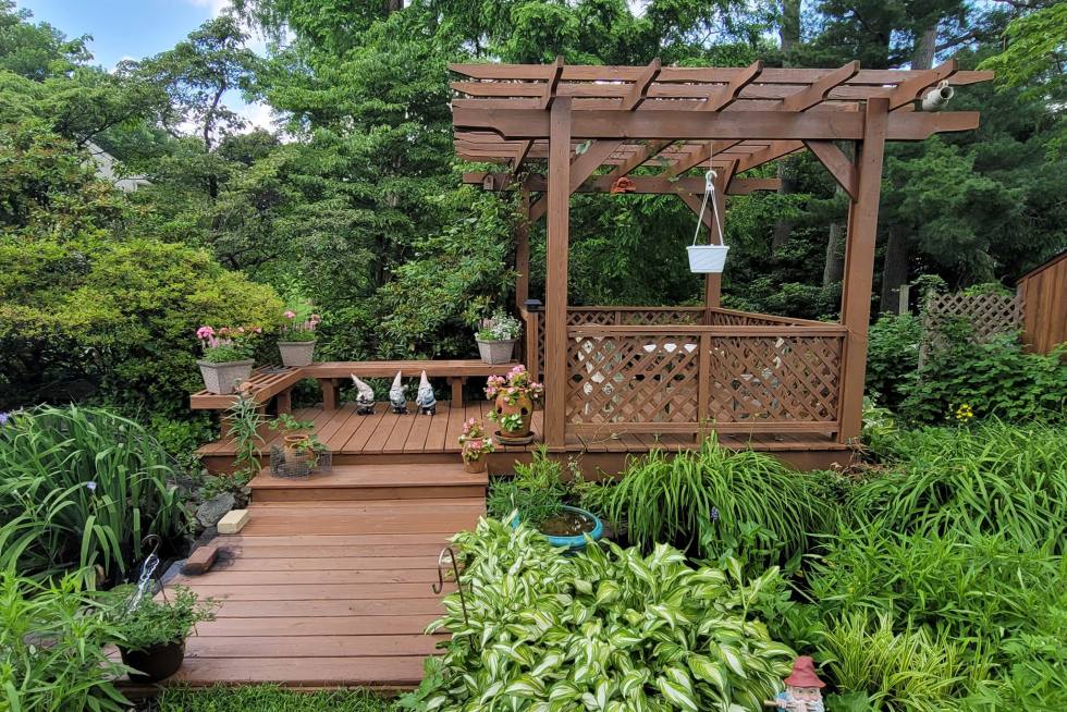 DECK-STAINING-IN-MOORESTOWN-NJ
